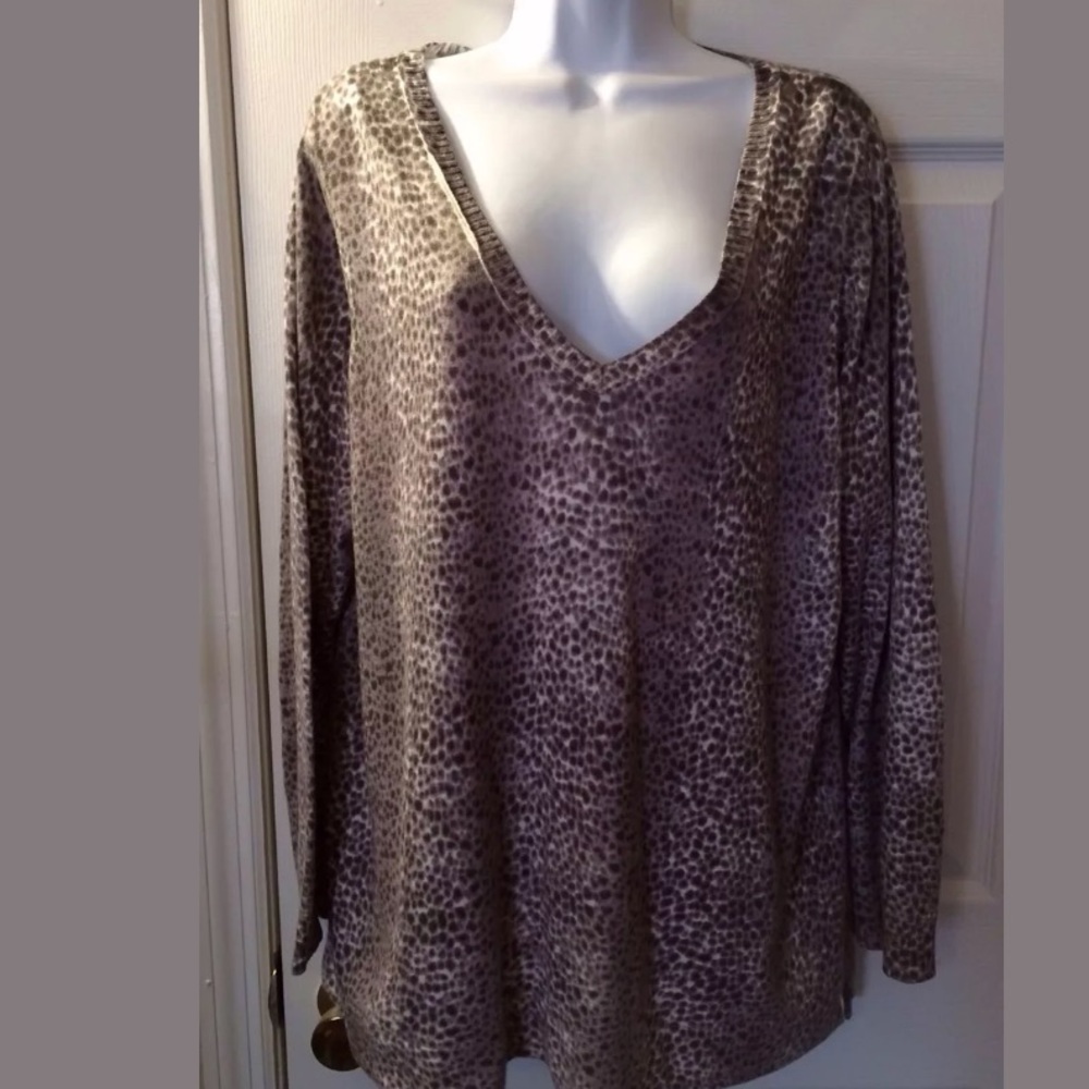 CHICO’S Animal Print VNeck Sweater Gray White Knit VNeck Rabbit Hair Spotted